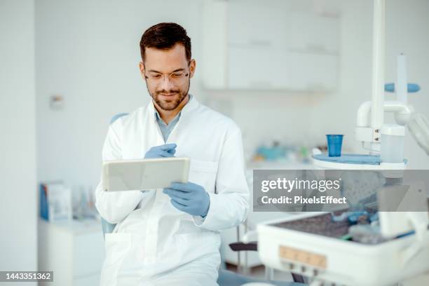 dentist using tablet - dentist computer stock pictures, royalty-free photos & images