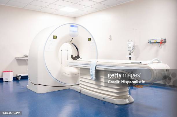mri scanner in an empty hospital room - mri scan stock pictures, royalty-free photos & images