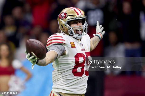 George Kittle of the San Francisco 49ers scores a touchdown against the Arizona Cardinals during the fourth quarter at Estadio Azteca on November 21,...