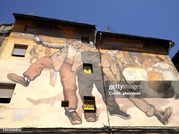 mural en haro, la rioja, españa - comunidad autónoma de la rioja fotografías e imágenes de stock