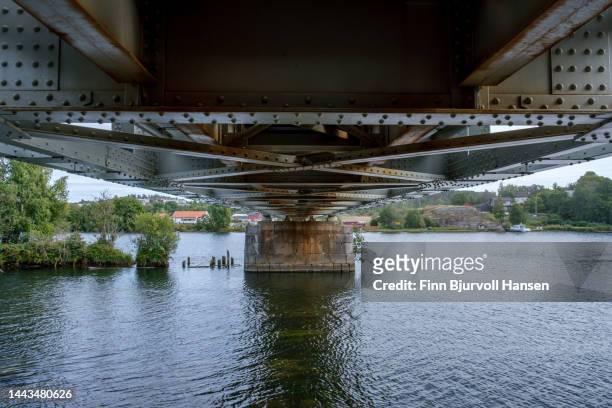 railway bridge over the river lagen in larvik norway. - finn bjurvoll stock pictures, royalty-free photos & images