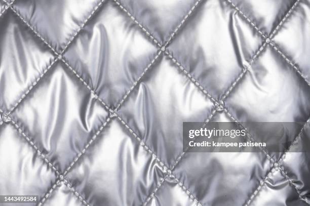 quilted cloth, full frame shot of sivler fabric. - coberta acolchoada imagens e fotografias de stock