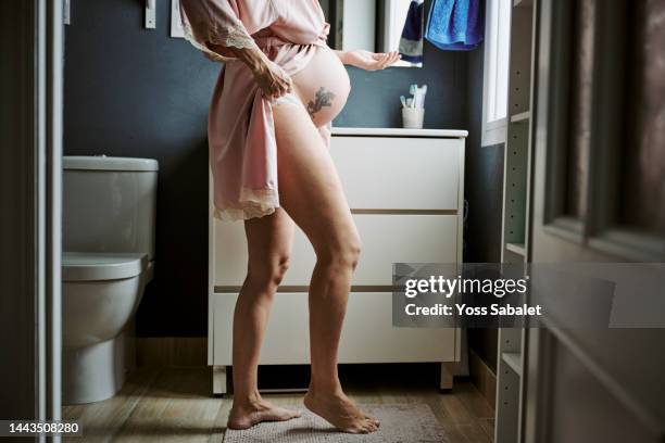 pregnant in nightgown in the bathroom - woman in shower tattoo stock pictures, royalty-free photos & images