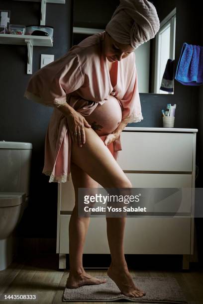 pregnant after bath applying cellulite cream - woman in shower tattoo stock pictures, royalty-free photos & images