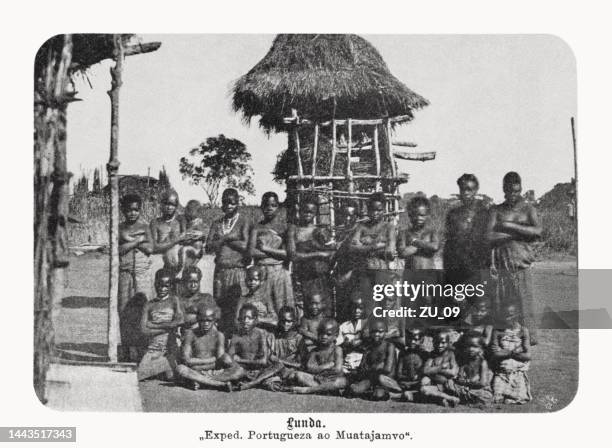 ルンダの女性と子供(コンゴ)、ハーフトーンプリント、1899年発行 - コンゴ共和国点のイラスト素材／クリップアート素材／マンガ素材／アイコン素材