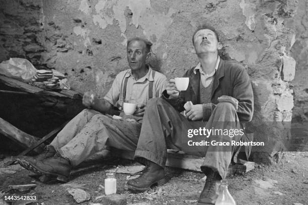 Farm owners, David Jones and Pyrs Williams taking a break from shearing their sheep in Snowdonia. Picture Post - 5377 - Shearing Time In Snowdonia -...