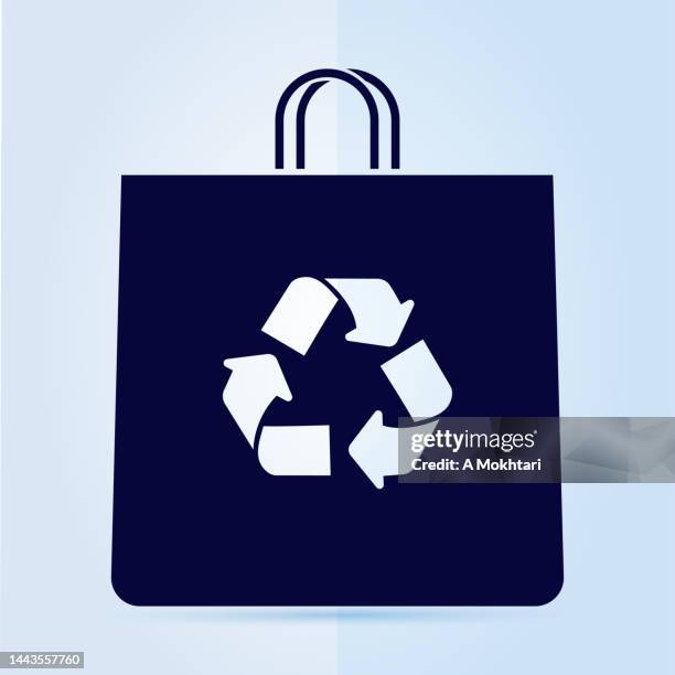 recycelbares papiertütensymbol auf blauem hintergrund. - reusable shopping bag drawing stock-grafiken, -clipart, -cartoons und -symbole