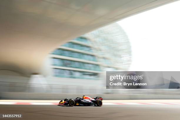 Liam Lawson of New Zealand driving the Oracle Red Bull Racing RB18 on track during Formula 1 testing at Yas Marina Circuit on November 22, 2022 in...