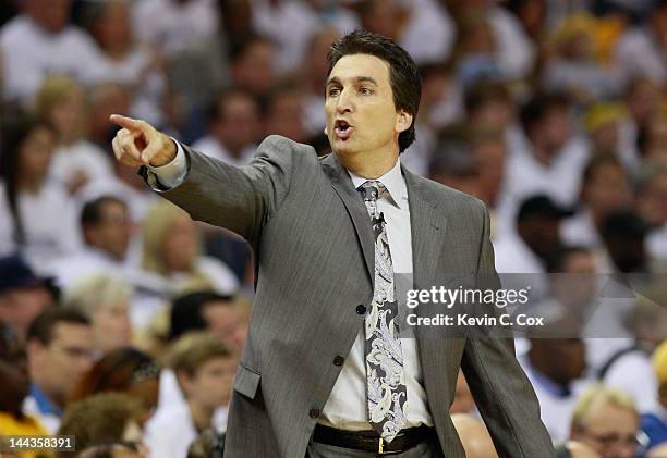 Vinny Del Negro of the Los Angeles Clippers yells to his team against the Memphis Grizzlies in Game Seven of the Western Conference Quarterfinals in...