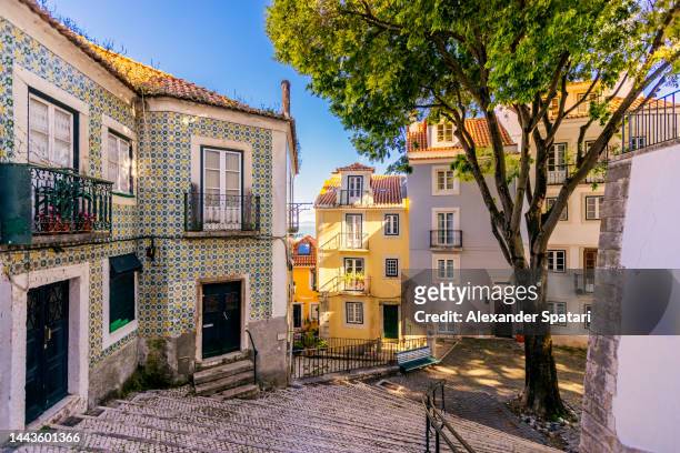 alfama neighbourhood on a sunny day, lisbon, portugal - sunny house stock pictures, royalty-free photos & images