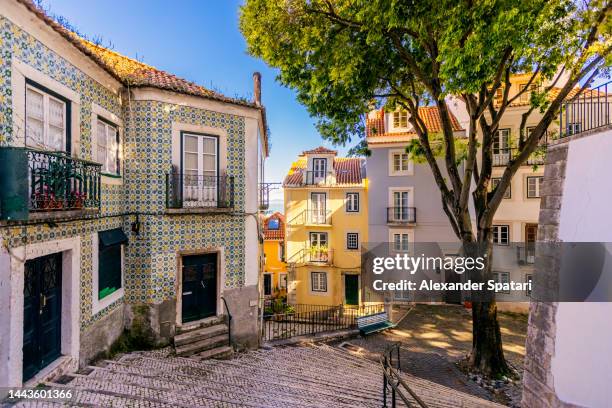 alfama neighbourhood on a sunny day, lisbon, portugal - alfama imagens e fotografias de stock