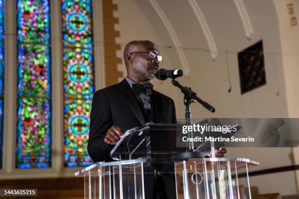 black congregation attend black baptist church service - priests talking stock pictures, royalty-free photos & images