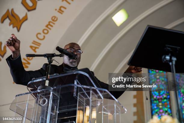 black congregation attend black baptist church service - pastor stock pictures, royalty-free photos & images