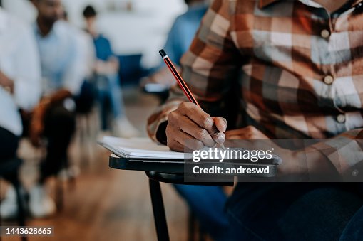 Schreiben für Erwachsene im Klassenzimmer Schreiben für Erwachsene im Klassenzimmer