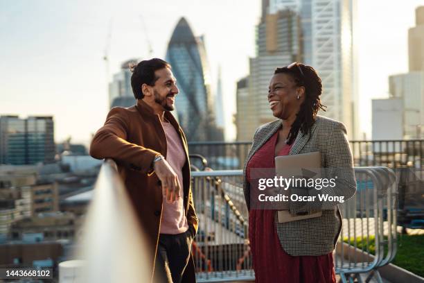 corporate  business people having work discussion on rooftop - two people talking face to face stock-fotos und bilder