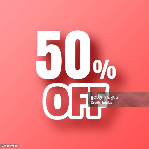 50 prozent rabatt (50% rabatt). symbol auf rotem hintergrund mit schatten - 50 percent stock-grafiken, -clipart, -cartoons und -symbole