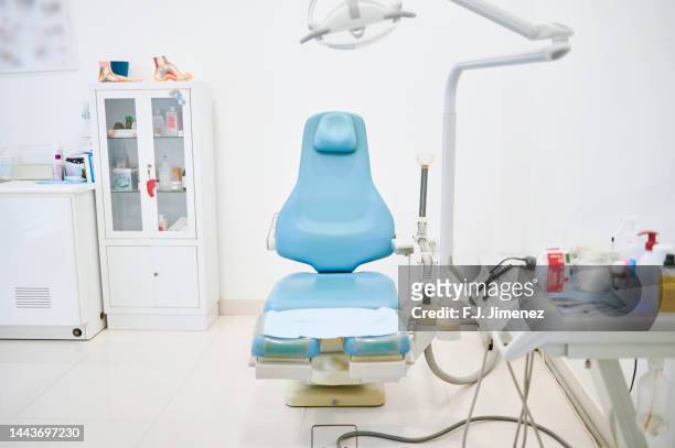 podiatrist clinic without people - podiatrist stock-fotos und bilder