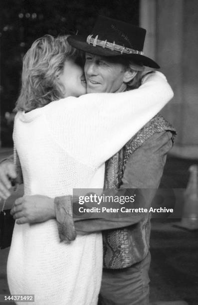 Actors Linda Kozlowski and Paul Hogan on the set of their new film 'Crocodile Dundee' in 1986 in New York City.