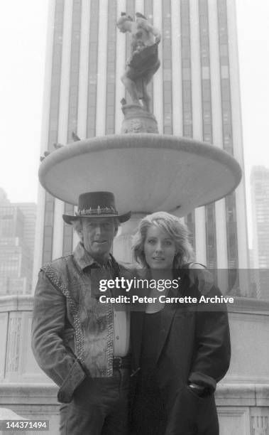 Actors Paul Hogan and Linda Kozlowski on the set of their new film 'Crocodile Dundee' in 1986 in New York City.