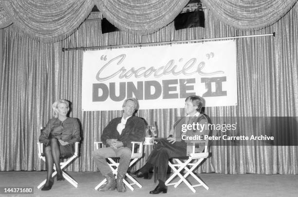 Actors Linda Kozlowski and Paul Hogan attend a press conference to promote their new film 'Crocodile Dundee II' in 1988 in Sydney, Australia.