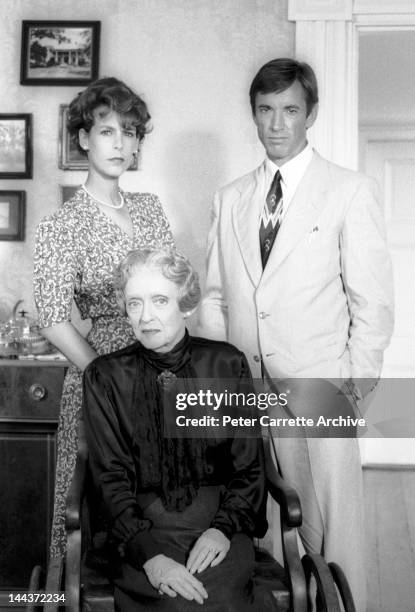 Actors Jamie Lee Curtis, Bette Davis and Scott Glenn on the set of the film 'As Summers Die' in November 1985 in Valdosta, Georgia.