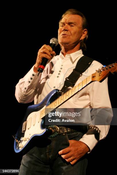 Glen Campbell in concert performing live at the Carling Apollo Hammersmith, London, W6. 21th July 2006.; Job : 13504 Ref: ZB2797_166441_0181DGS;