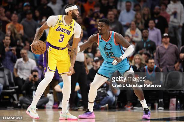 Anthony Davis of the Los Angeles Lakers handles the ball against Deandre Ayton of the Phoenix Suns during the first half of the NBA game at Footprint...