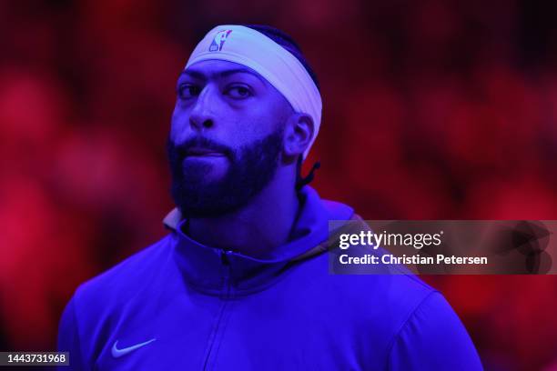 Anthony Davis of the Los Angeles Lakers stands attended for the national anthem before NBA game against the Phoenix Suns at Footprint Center on...