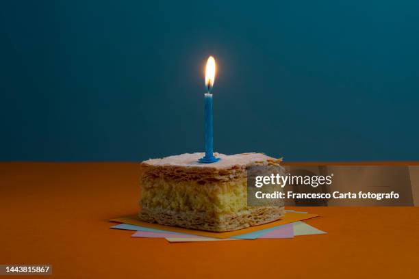 small cake with candle - party pies foto e immagini stock