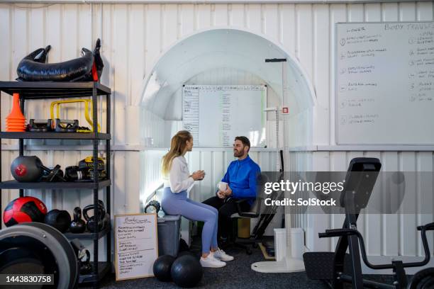 relaxing together in the office - sport venue 個照片及圖片檔