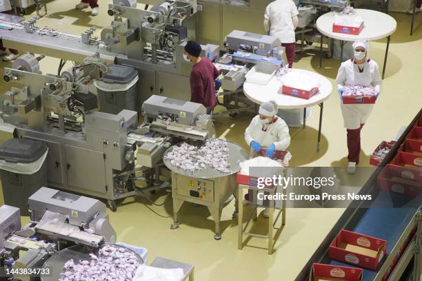 Detail of the workers during the visit to the mantecados factory of the firm La Muralla in the town of Estepa, on November 23, 2022 in Seville . As...