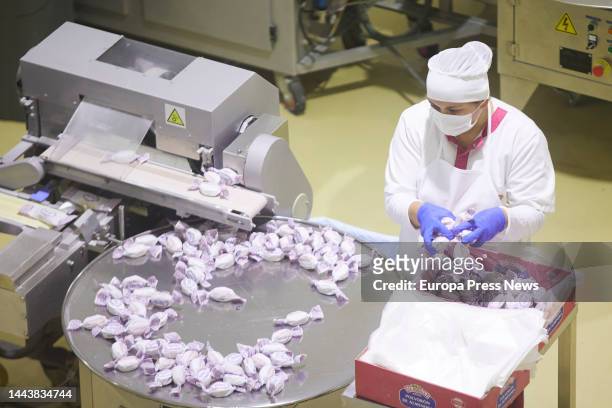 Detail of the workers during the visit to the mantecados factory of the firm La Muralla in the town of Estepa, on November 23, 2022 in Seville . As...