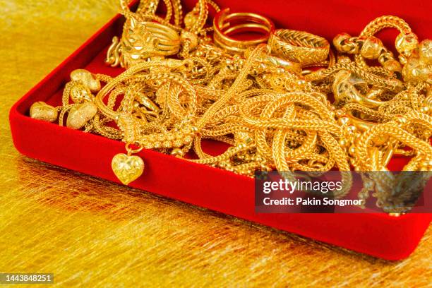 gold necklaces jewelry gold in a box of velvet. - gold medal stock pictures, royalty-free photos & images