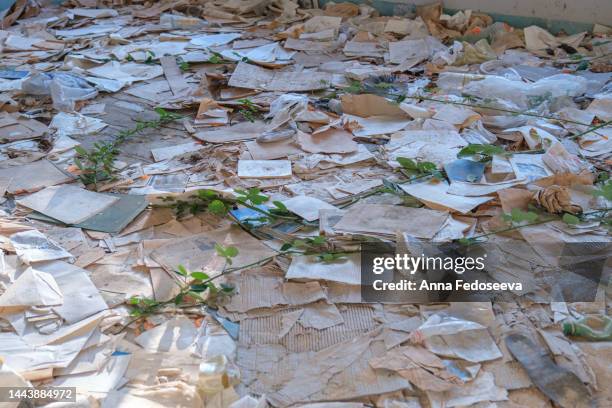 Scattered 17,826 Scattered Photos Stock Photos, High-Res Pictures, and Images ...
