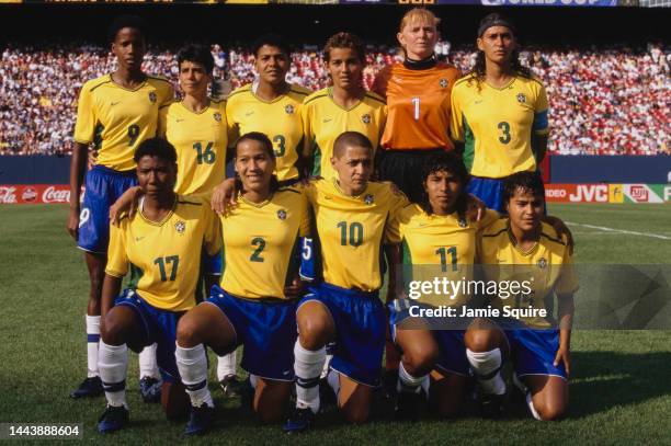 Left - Right back row, Katia da Silva, Marisa, Fanta, Cidinha, Maravilha, Elane, Left to Right front row Pretinha, Nene, Sissi, Suzana and Raquel...
