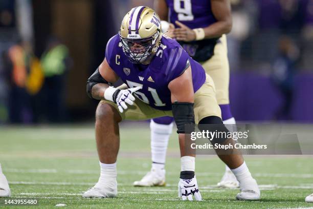 Jaxson Kirkland of the Washington Huskies prepares for a snap against the Colorado Buffaloes during the first quarter at Husky Stadium on November...