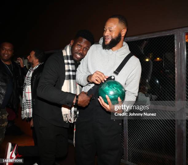 Twizz Handshake Twizz Photos and Premium High Res Pictures - Getty Images