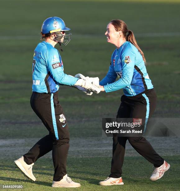 Tegan McPharlin of the Adelaide Strikers and Amanda-Jade Wellington of the Adelaide Strikers celebrate combining to dismiss Georgia Voll of the...