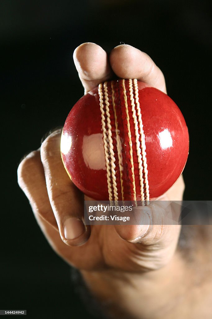 Person holding a Cricket ball