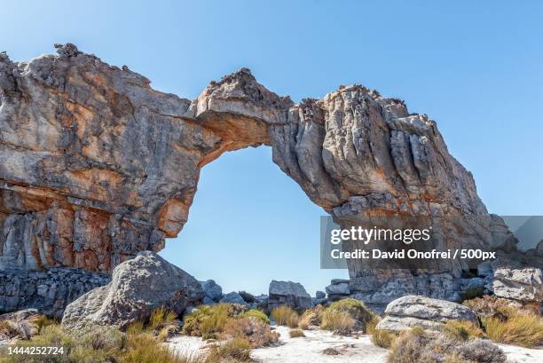 western view of the main wolfberg arch,united states,usa - cederberg gebirge stock-fotos und bilder