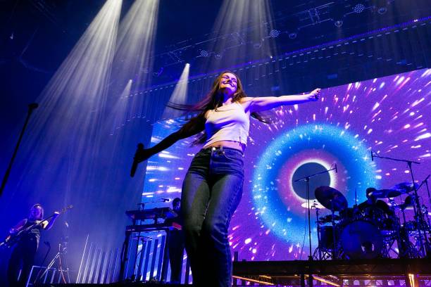 IRL: Sigrid Performs At The 3Arena