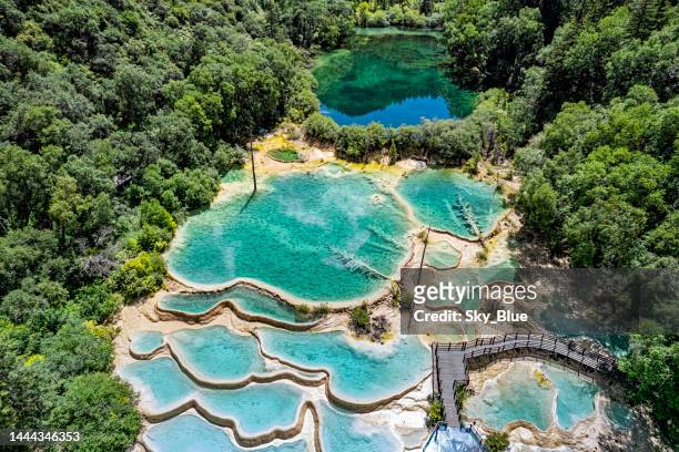 aerial view of pools of immortals, sichuan province - jiuzhaigou imagens e fotografias de stock