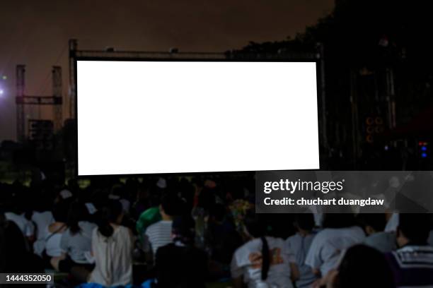 movies in the park in thailand - teatro all'aperto foto e immagini stock