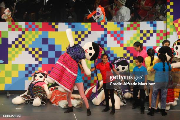 Children perform the "Mi muñeca me hablo" in the company of characters from the TV puppet show "31 Minutos" during "Tengo Un Sueño 2022" event at...