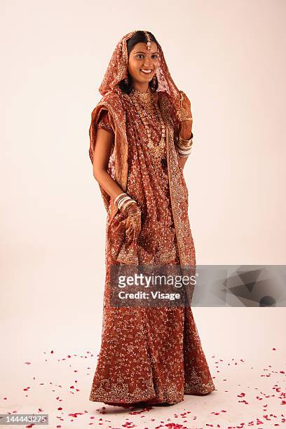 portrait of an indian bride - 民族衣装 ストックフォトと画像