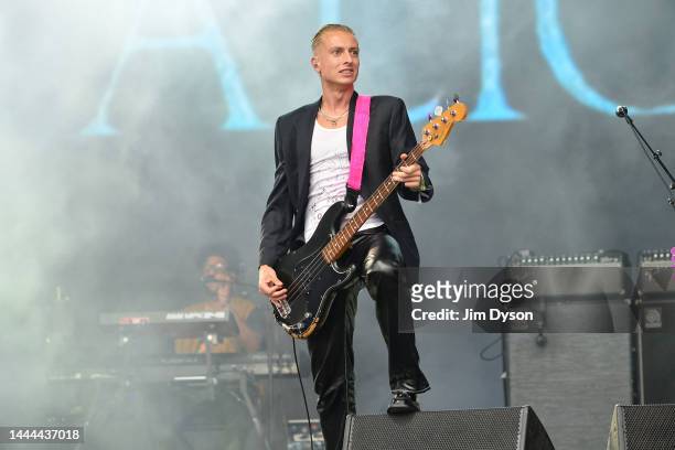Theo Ellis of Wolf Alice performs on the Pyramid Stage during day three of Glastonbury Festival at Worthy Farm, Pilton on June 24, 2022 in...