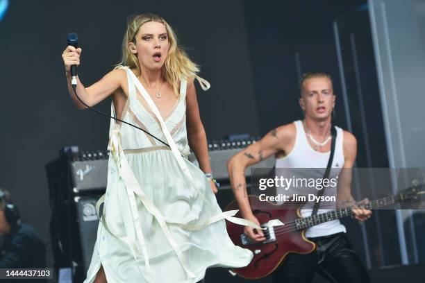 Ellie Rowsell and Theo Ellis of Wolf Alice perform on the Pyramid Stage during day three of Glastonbury Festival at Worthy Farm, Pilton on June 24,...