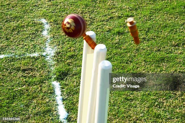 ball hitting the stumps - wicket stockfoto's en -beelden