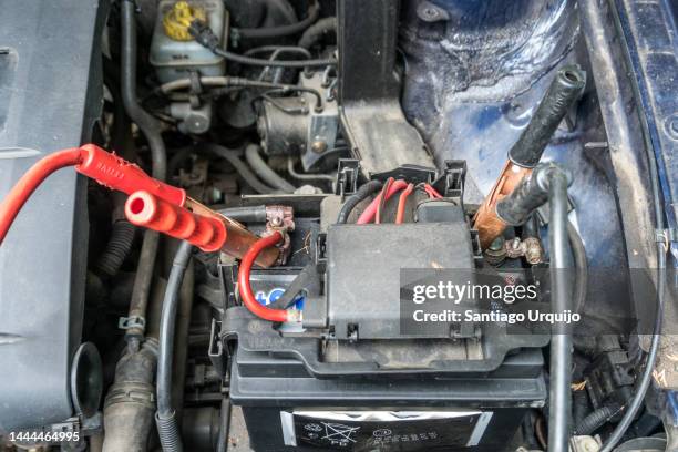 charging a car battery with a jumper cable - jump start stock pictures, royalty-free photos & images