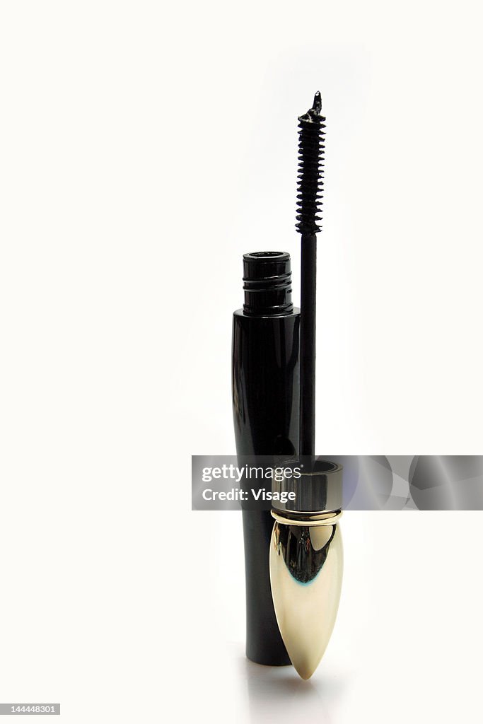 Close up of a mascara wand